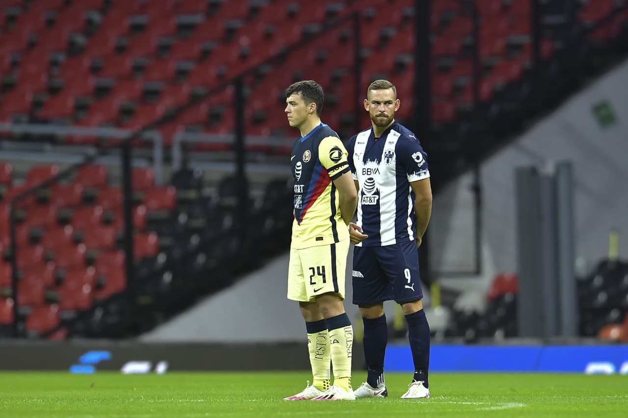 Antes iniciar el partido, tomaron un minuto de silencio en memoria de Pedro Nájera.