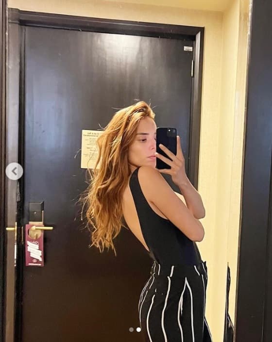 "Literal, no hay rivalidad entre mi prima y yo porque empezamos a cantar juntas en la despedida de mis abuelos, la adoro", comentó,
<b>"no nos podemos dar el lujo de tener rivalidades". </b>
<br>