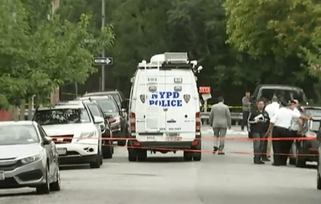 Aclara el NYPD qué pasó en Queens donde un hombre fue baleado y una mujer herida