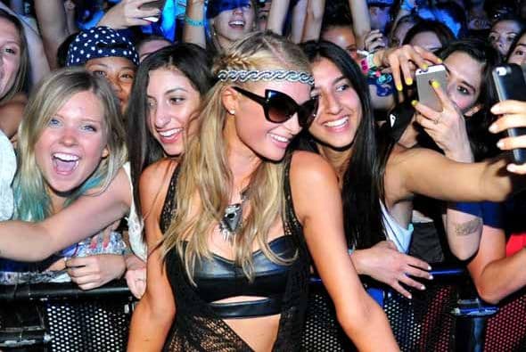 Unos fueron a trabajar, otros a divertirse y otros a pasar sencillamente desapercibidos por las fachas que lucieron. Te traemos las estampas de los ricos, famosos y muy fachosos, así vieron a las celebridades que disfrutaron del festival musical Coachella en Indio, California. ¿Los reconoces? ¿Quieres ver más?: Las fotos que no te puedes perder