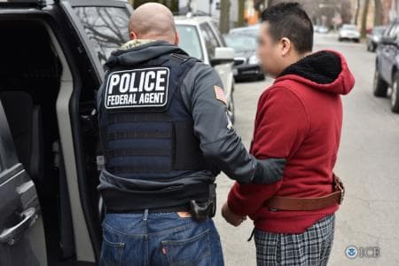 El servicio de inmigración admite que comparte con ICE datos de indocumentados con TPS según sea “apropiado y legalmente permitido”