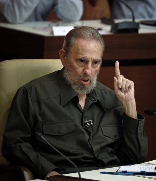 7 de julio de 2010: En su primera de varias reapariciones públicas, Castro se reúne con funcionarios y trabajadores del Centro Nacional de Investigaciones Científicas.