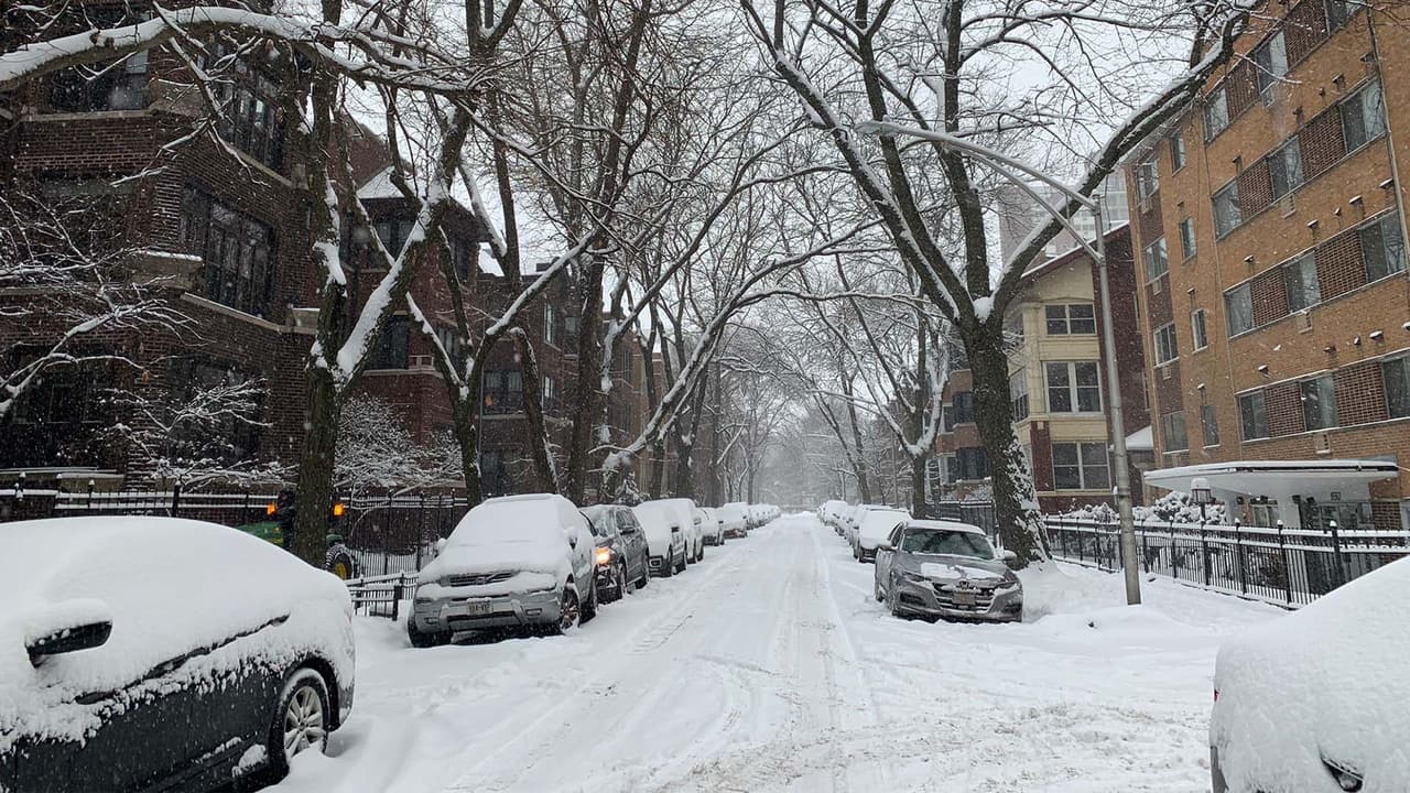 Las calles residenciales son las que más reportaron acumulación de nieve.