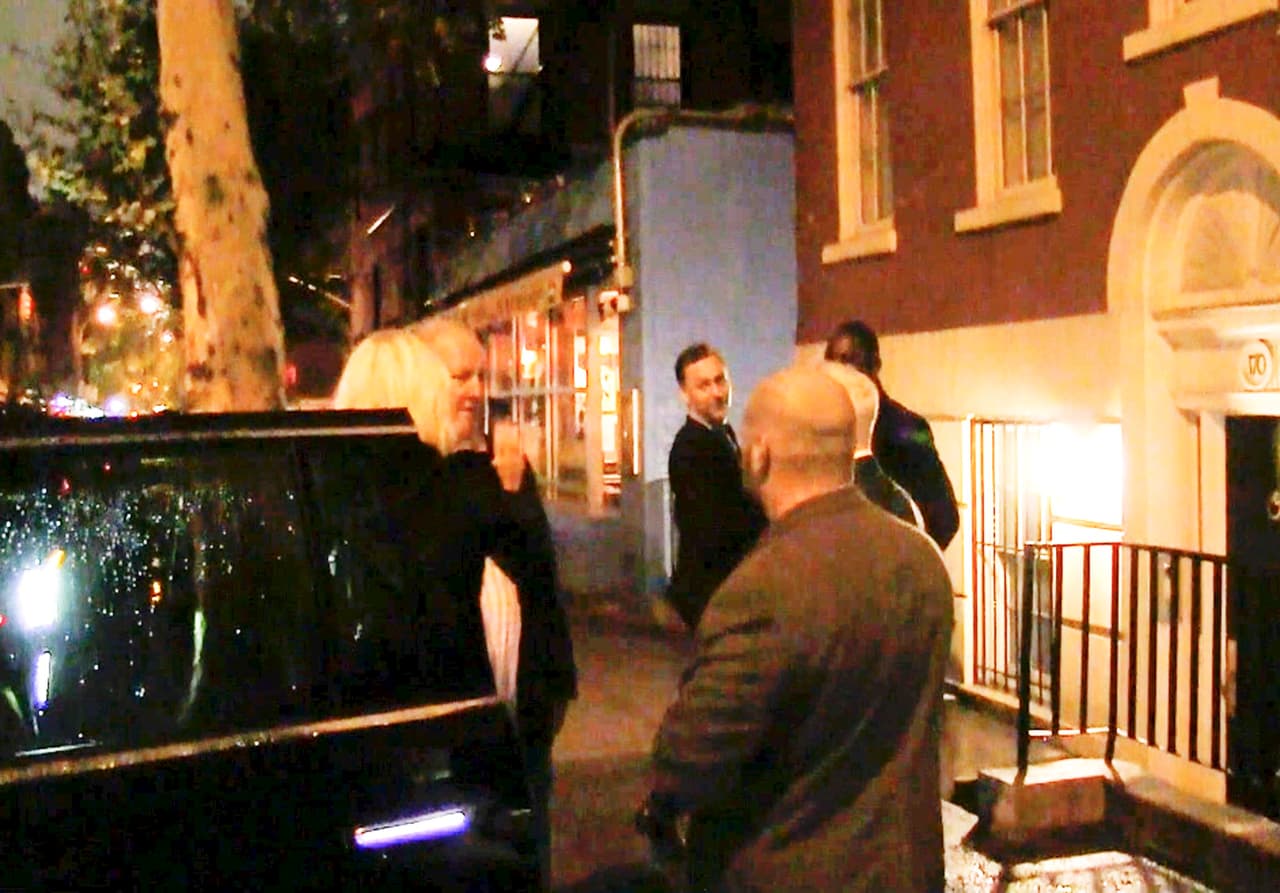 Taylor Swift se despidió de Tom e Idris y se fue en su propia camioneta.