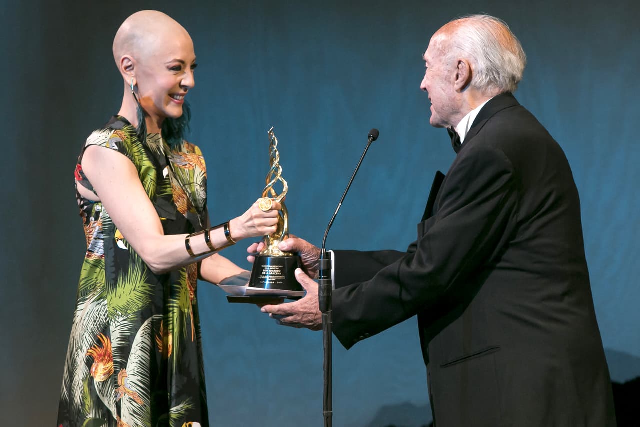 "La belleza de la vida está en cada momento, en lo que persigues, por lo que trabajas, en lo que eres. Para mí cada paso ha sido una elección y una lección. Mi vida cambió en un instante, el cáncer me retó a tomar el control y a entender que la vida es pura actitud", fueron las palabras que emitió la actriz en una campaña contra el cáncer de ovario.
