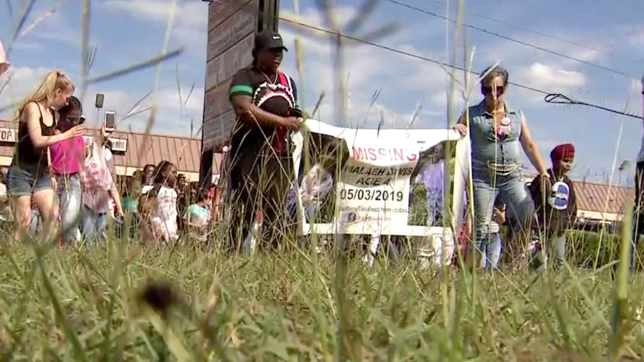 Los residentes del sector donde vivía Maleah Davis se reunieron el 
<b>domingo 12 de mayo </b>para orar por la pequeña que sigue desaparecida.