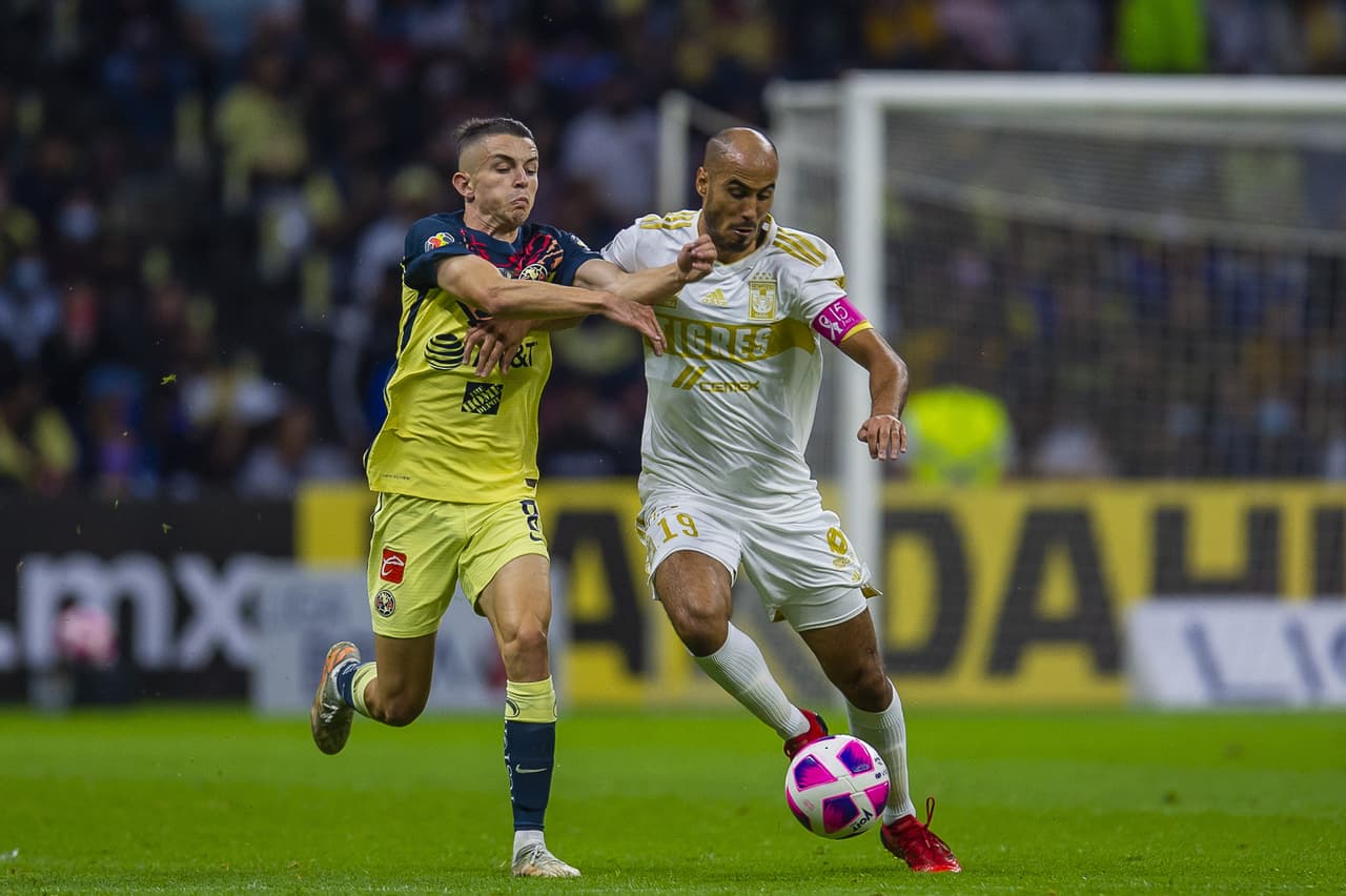 Las expectativas se cumplieron desde los primeros minutos en que América y Tigres dieron un juego de ida y vuelta, pero con los regios presionando un poco más.