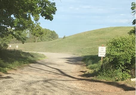 Camino de tierra a través del campo de golf de Bedminster.