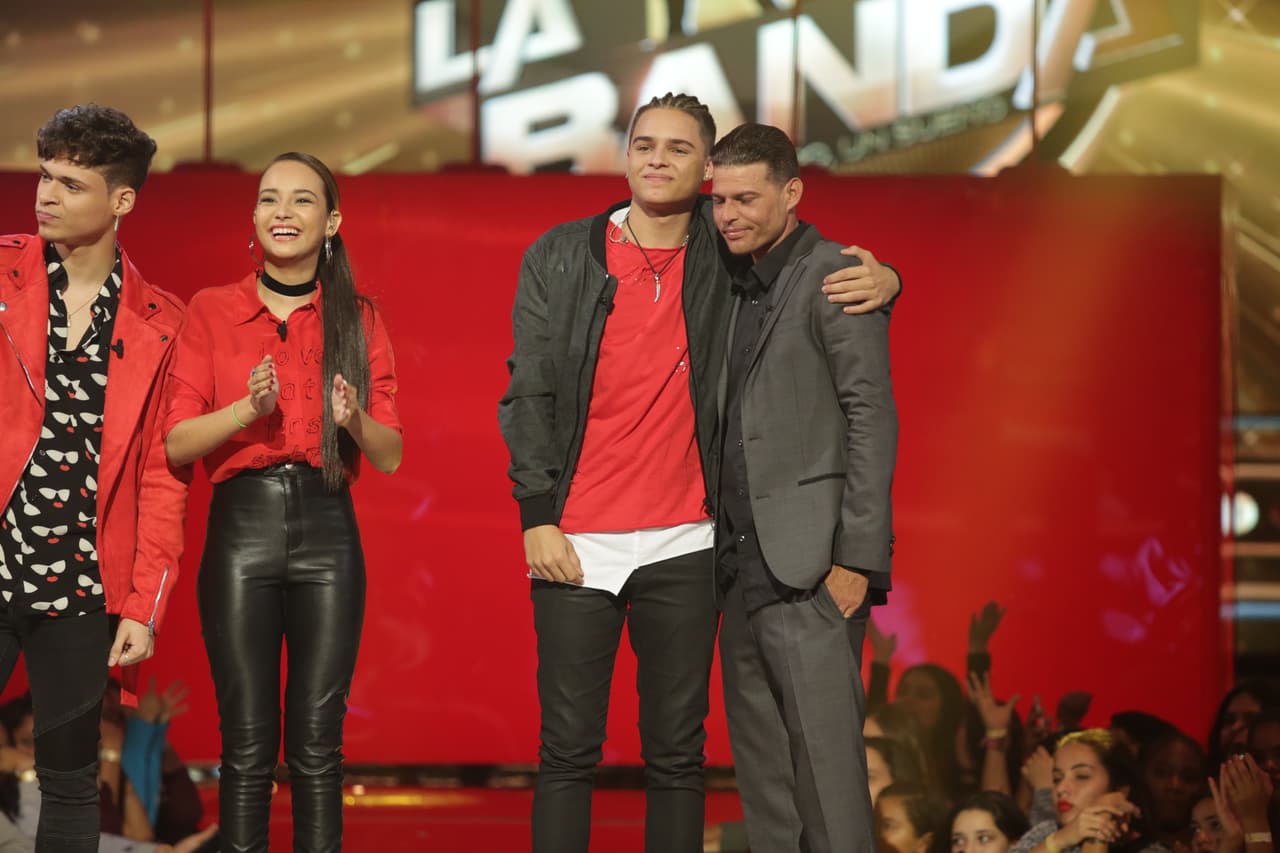 Esa noche no pudo ser mejor, pues recibió como sorpresa la visita de su padre, a quien no veía desde hacía 6 años.