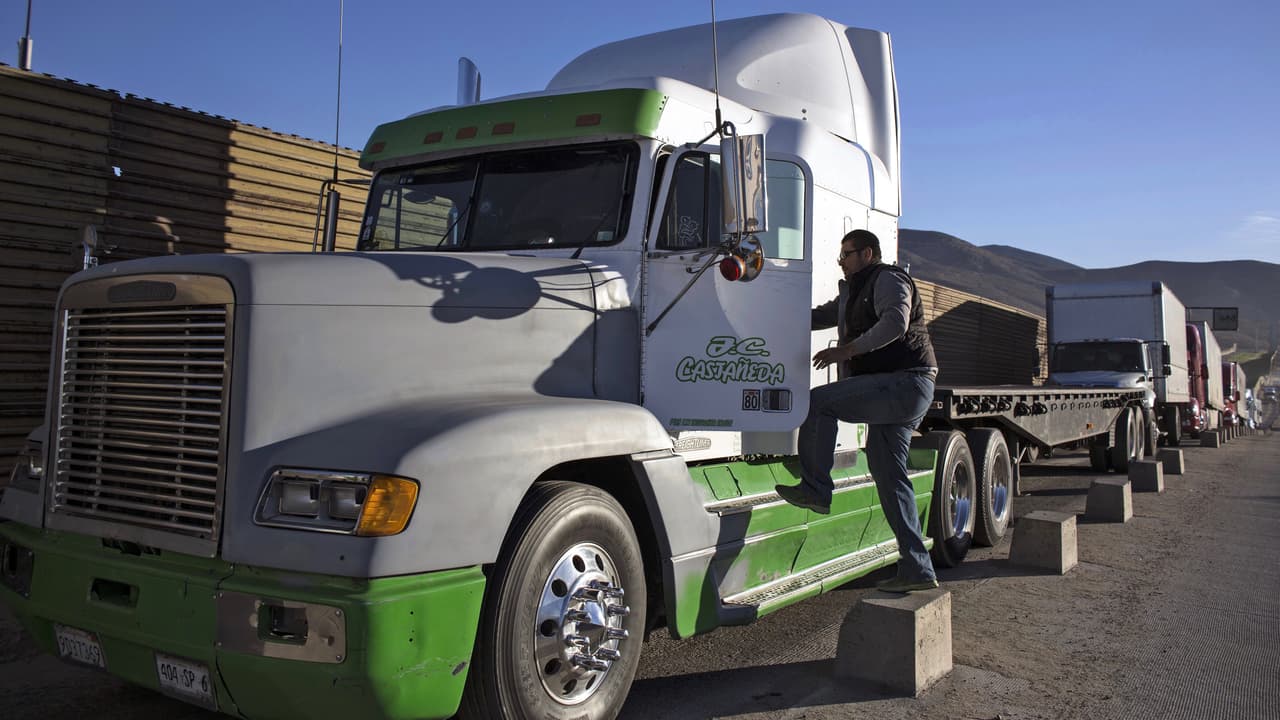 $439 millones para pausar el 
<b>impuesto a las ventas de diésel</b>: La propuesta busca detener por un año el impuesto estatal a la gasolina diesel.