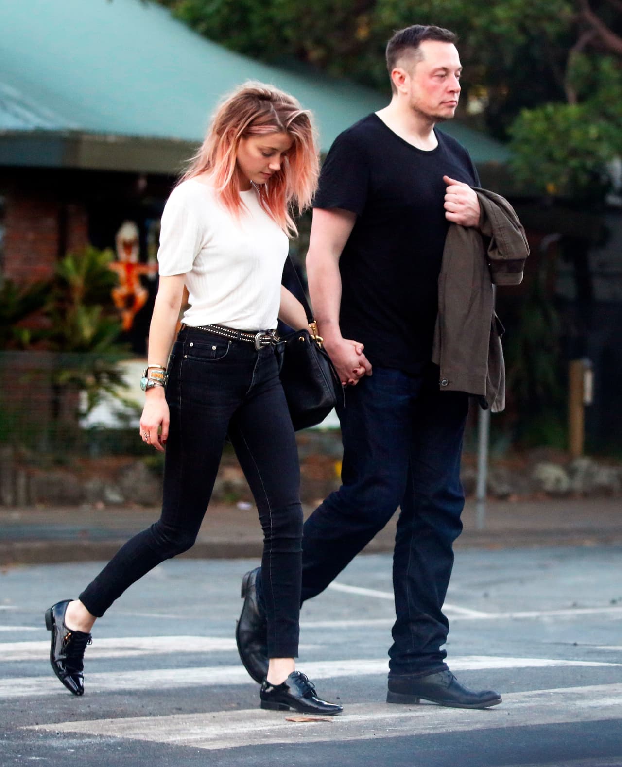 Además, Depp en su demanda asegura que Heard tuvo un romance con Elon Musk, el multimillonario magnate de la tecnología.