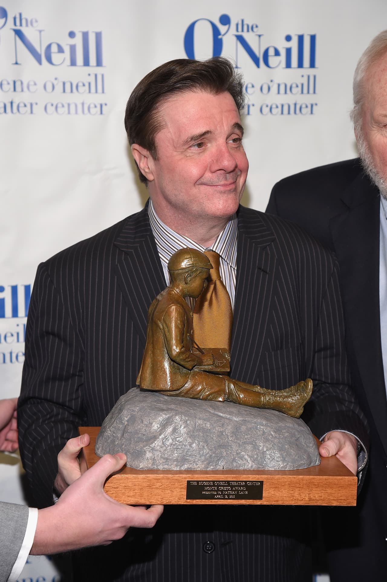 Él es conocido por dar la voz al personaje de Timón en 'The Lion King'.