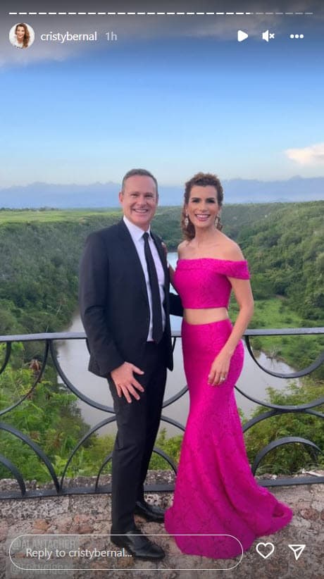 Pero no solo los novios lucieron espectaculares, también los invitados, entre ellos 
<b>Alan Tacher y su esposa Cristina Bernal</b>.
<br>