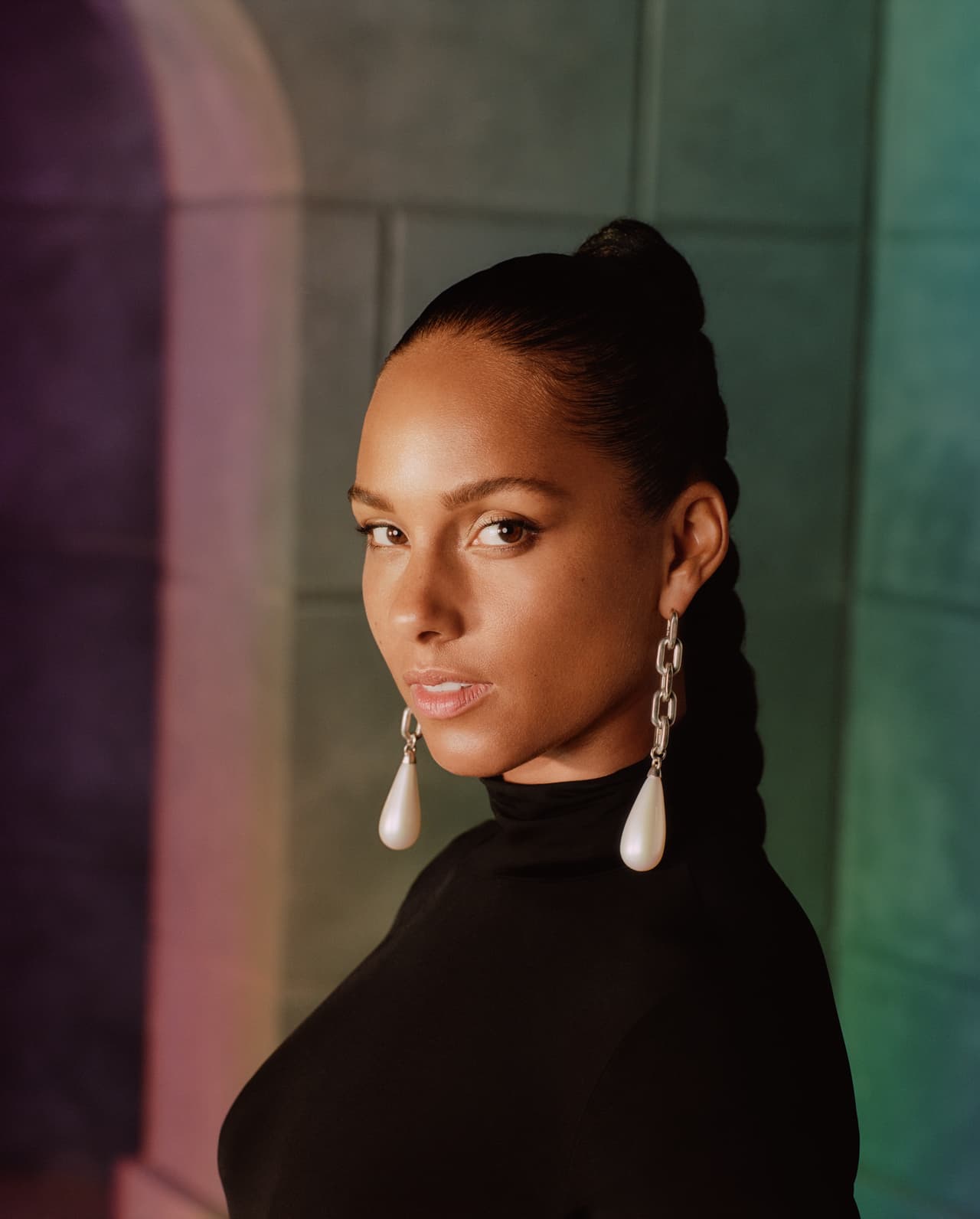 Esta noche tendrá una invitada de lujo, la 15 veces ganadora de premios GRAMMY, 
<b>Alicia Keys</b>, cantará durante la ceremonia. Esta es la segunda ocasión que Alicia Keys se presenta en los Latin GRAMMY.
<br>
<br>