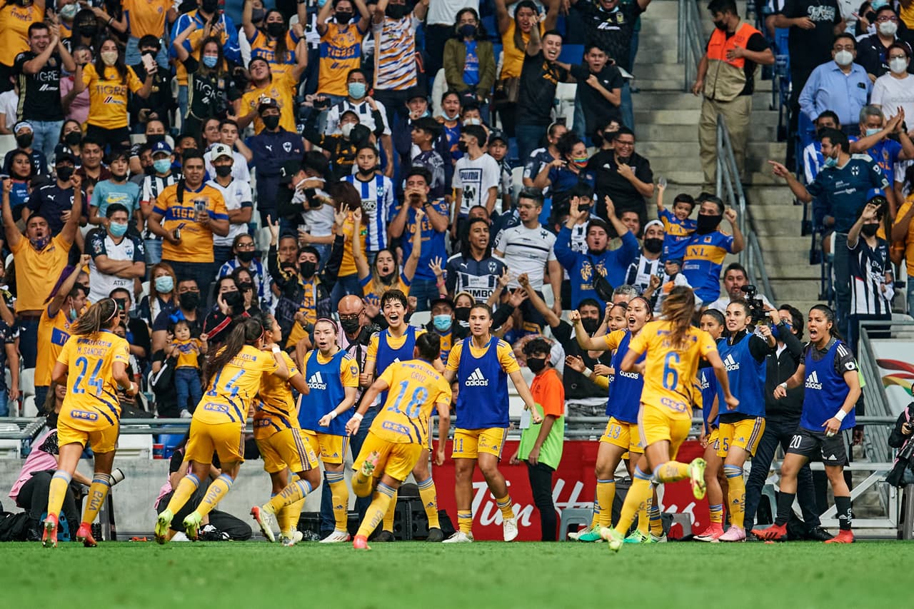 Con 20 minutos por jugarse, Tigres encontró el empate gracias al ‘sombrerito’ de Stephany Mayor tras un descuido en la defensa de Rayadas.