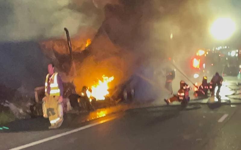 Como resultado, todos los carriles de la vialidad fueron cerrados.