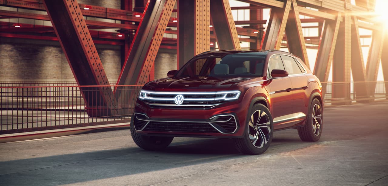 Es 7.5 pulgadas más corta que la Volkswagen Atlas, pero conserva la misma distancia sobre ejes. La VW Atlas Cross Sport Concept mide 190.8 pulgadas de largo, 68.3 pulgadas de alto y 79.9 pulgadas de ancho.
