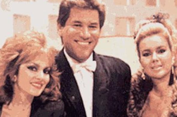 Arnaldo André siguió acumulando éxitos en su carrera con historias como 'Por amor' (1987) y 'Amándote' (1988).