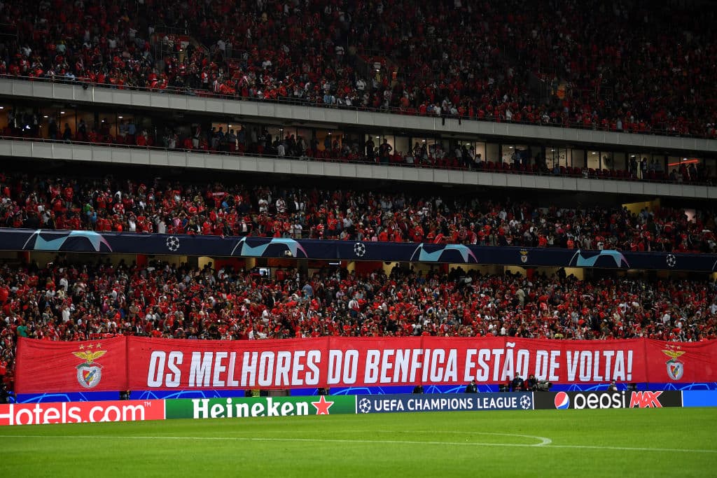 Bayern Munich demuestra su grandeza en los últimos minutos del encuentro y sellando una goliza 4-0 ante el Benfica. Dos goles anulados después, Leroy Sané sumó dos goles (70', 84'), Éverton Soares sumo uno en contra (80') y Robert Lewandowski aportó una anotación al 84', colocándose como líderes en el Grupo E.