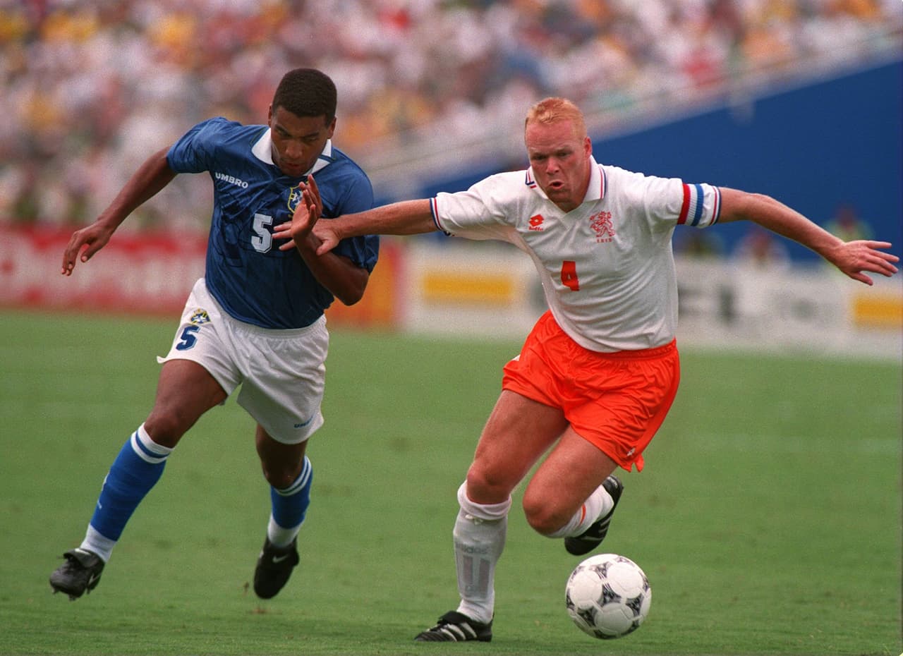 Koeman estuvo en dos mundiales y fue el defensor con más goles en la historia del fútbol con 193 goles en 533 partidos.