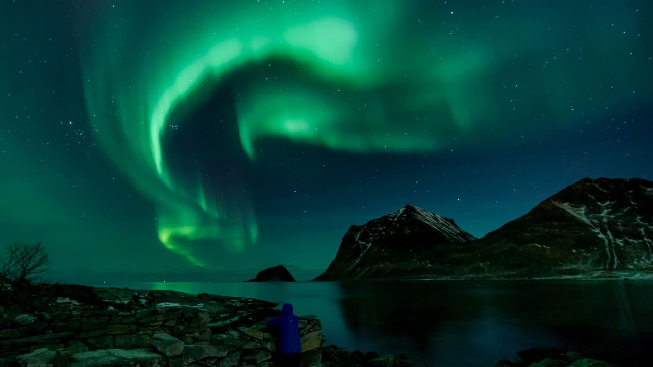 <b>En video: <b>¿Viste imágenes de las impresionantes auroras boreales que se están formando? Te explicamos a qué se debe este fenómeno</b></b>
<br>
<br>Por estos días se ha vuelto viral en redes sociales las imágenes de las auroras boreales que se están apreciando tanto en el hemisferio norte como en el sur. Albert Martínez, meteorólogo de Univision, explica por qué se están formando y a qué se deben los cambios de colores en estos espectaculares fenómenos naturales.