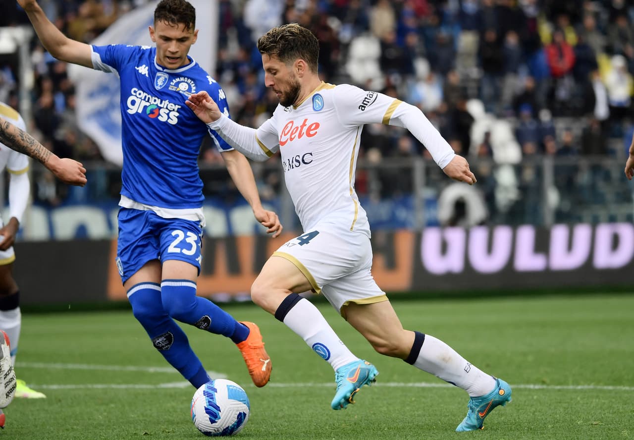 Hirving Lozano dio pase a gol, pero el Napoli se alejó de la lucha por el Scudetto con la épica remontada del Empoli para ganar 3-2 tras ir abajo 0-2 hasta los últimos 10 minutos en la Serie A.