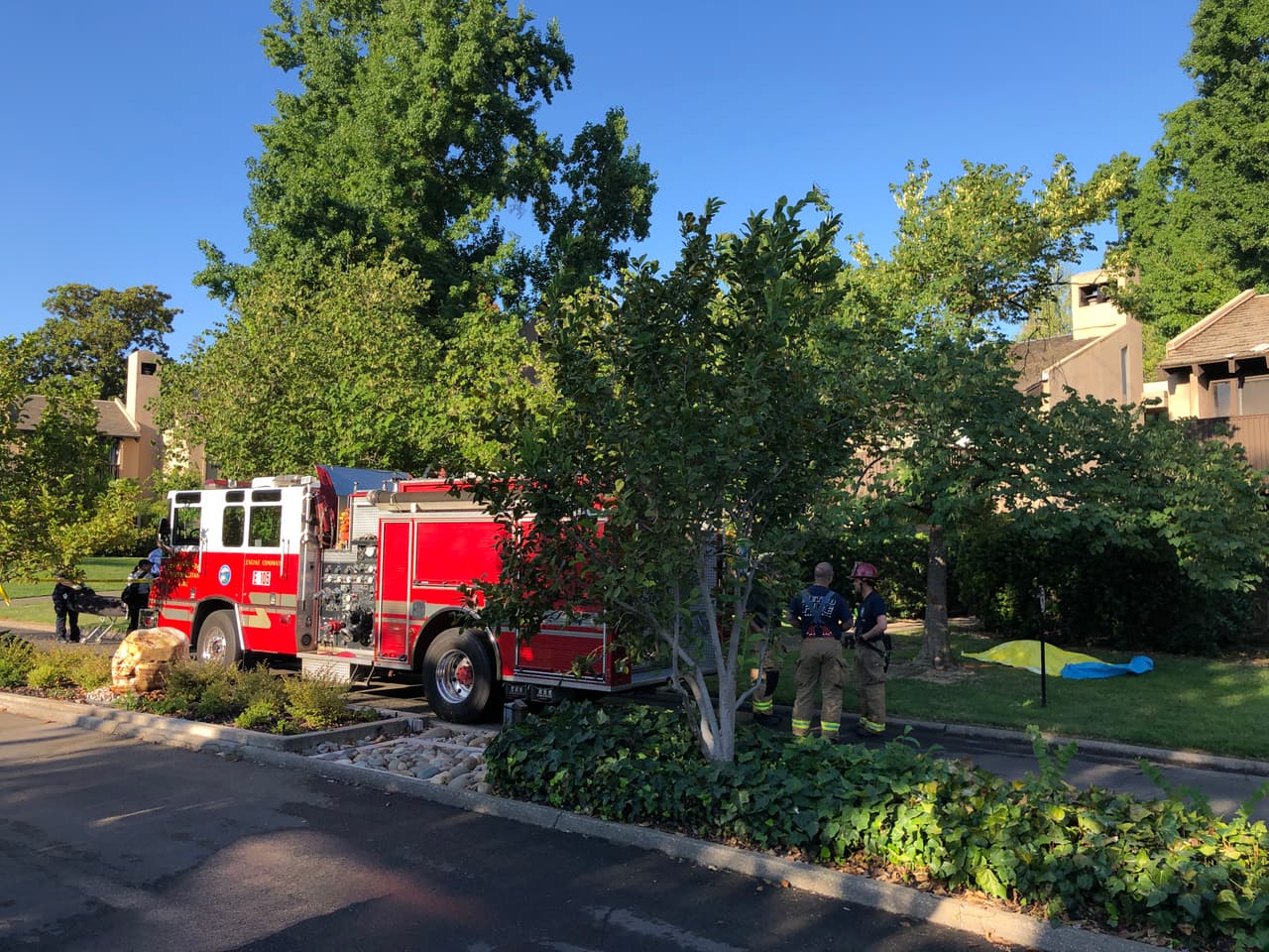 Un incendio en la cuadra 800 de la calle Woodside el 29 de julio por la mañana dejó una mujer muerta.