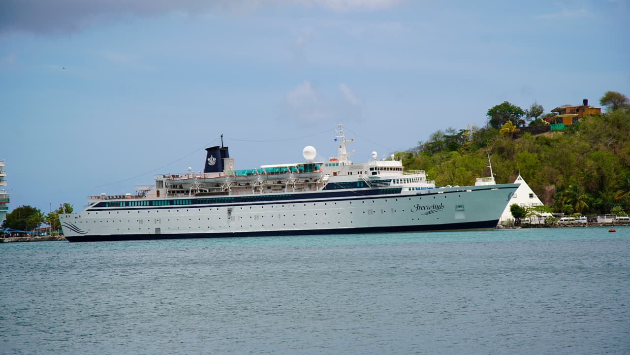 Algunos de los síntomas del sarampión son flujo nasal, fiebre y una erupción cutánea con manchas rojas. La mayoría de las personas se recuperan, pero el sarampión también puede llegar a causar neumonía, inflamación cerebral y, en algunos casos, la muerte.