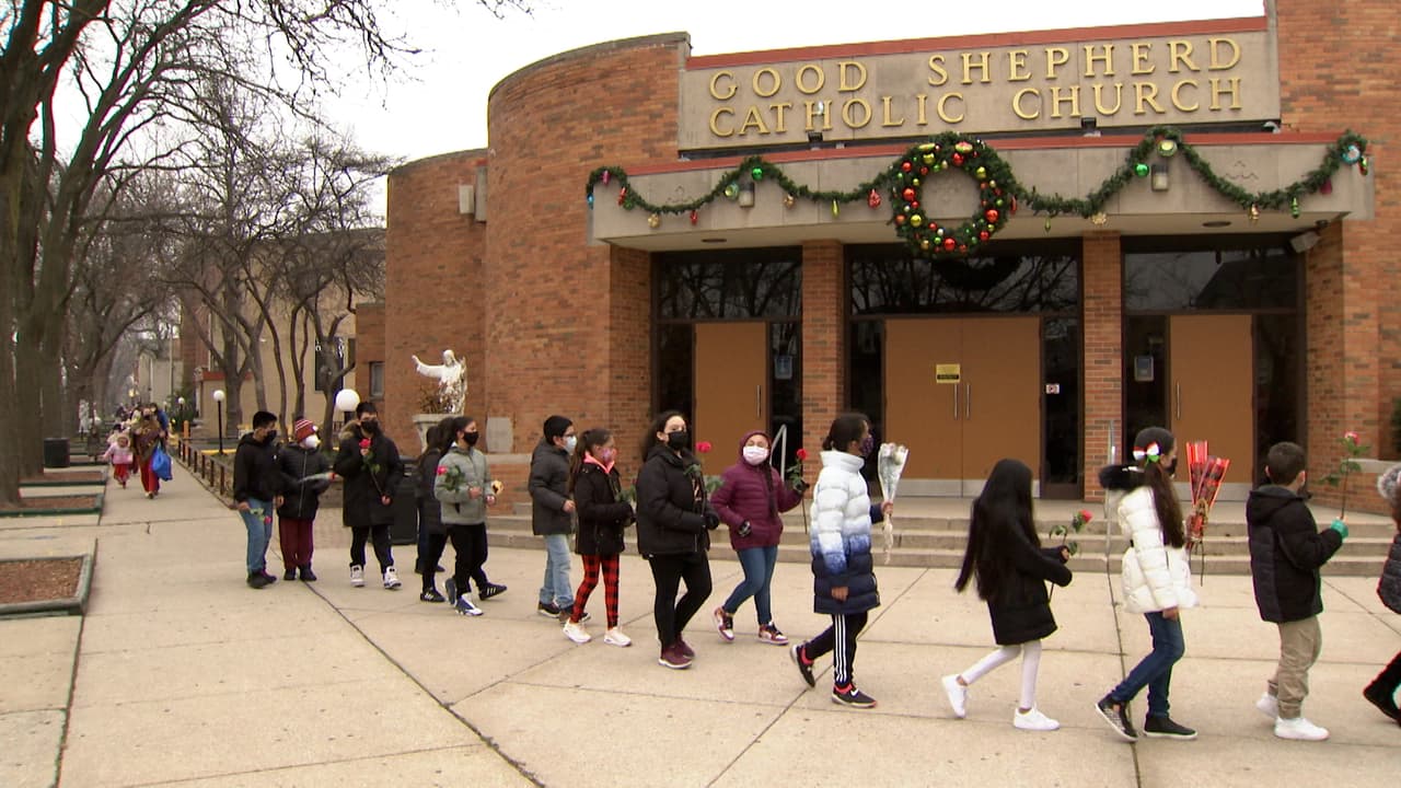 Una manera distinta de celebrar a la Virgen de Gudalupe en un año en el que se cancelaron las peregirnaciones y festivavdes del santuario de Des Plaines.