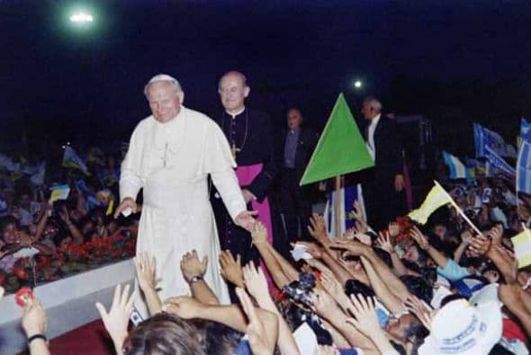 El mundo estará atestiguando un acontecimiento histórico, ya que será la primera vez que se canonice en una ceremonia a dos Papas. ¿Cómo recuerda usted a su Santidad, conocido como el Papa Amigo?