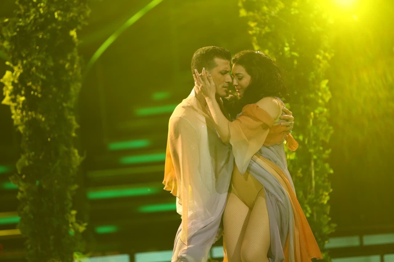 Graciela Beltrán nos dio un show con el tema "Amor eterno" de Juan Gabriel.