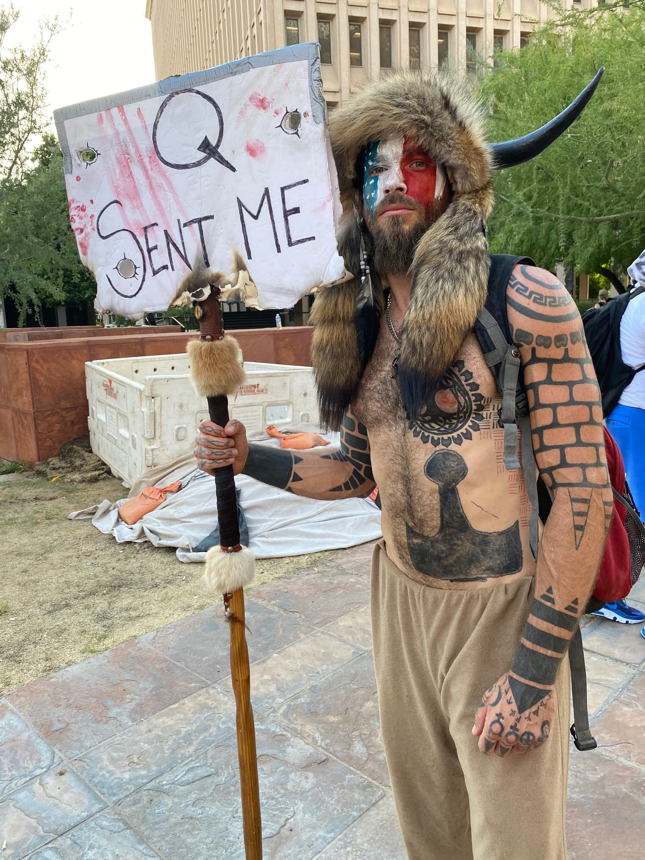 Algunas personas portaban atuendos especiales con los que llamaban la atención en medio de la manifestación pacífica.