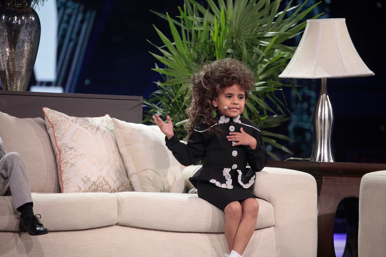 Veroniquita le dio la bienvenida, le preguntó cómo estaba, cómo se sentía: "Estoy bien. ¿Cómo me siento? ¿Cómo me siento? Voy a sentarme", respondió. 'Beba' se rió enseguida: "Qué gracioso eres, Micky", le dijo.