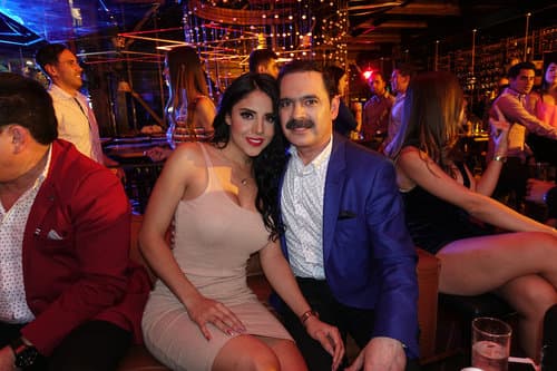 Mario Quintero, el vocalista de la banda, suele estar involucrado en la producción de los videos, lo que se nota en la similitud de las temáticas.