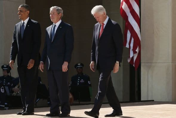 En su discurso, Obama se refirió al "club" de los expresidentes como "un grupo de apoyo" que ayuda a comprender los "desafíos" de tener el peso de una "enorme nación" sobre los hombros.