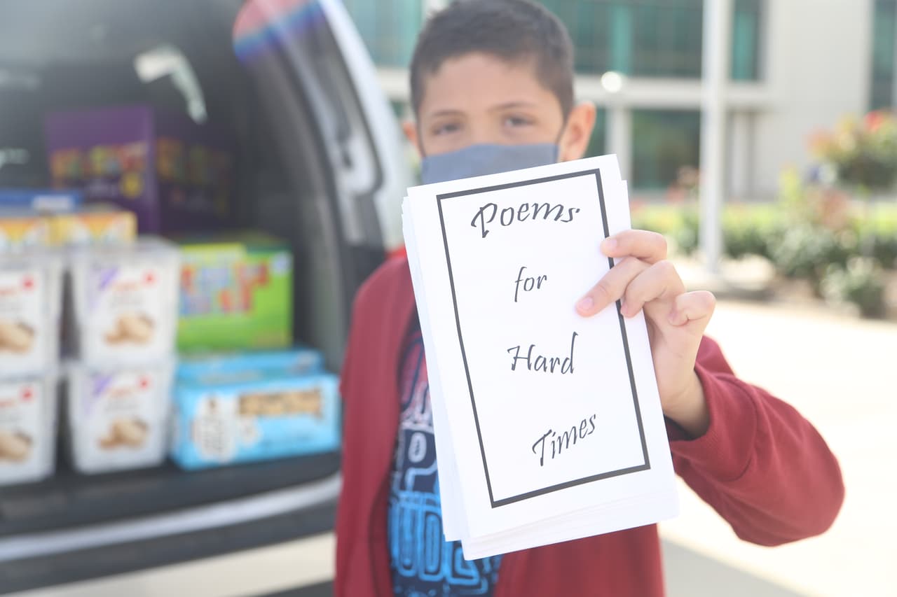 Con la ayuda de su madre, Nidia Yanez, hizo un libro en el cual incluyó ocho de sus poemas.