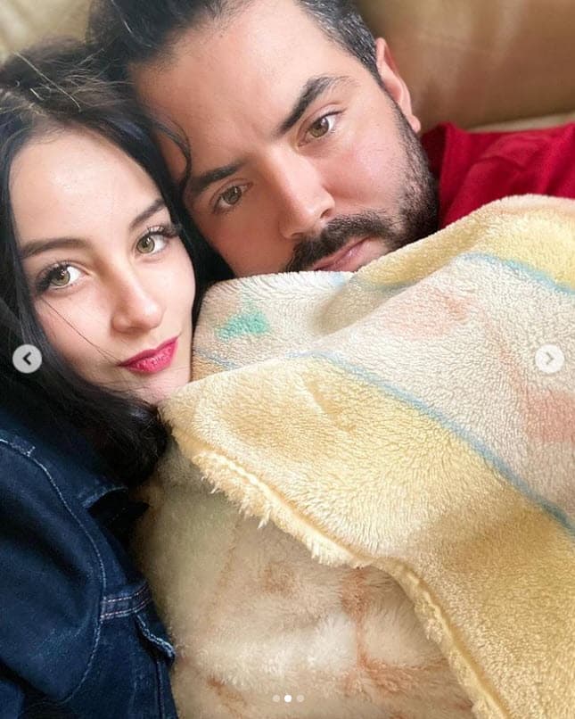 El hijo de Eugenio Derbez ha mantenido su relación con Paola Dalay lejos de los reflectores y cuando es cuestionado sobre su noviazgo prefiere no hablar del tema.
<br>