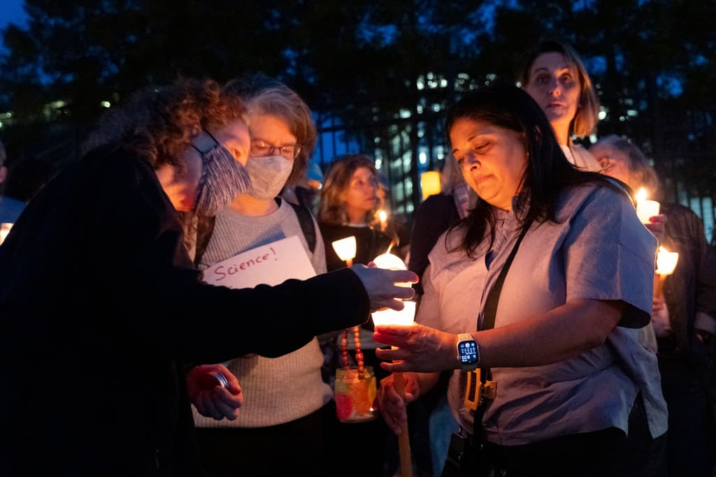 Además de recortes de presupuesto y personal, se informó que los CDC tienen como misión 
<b>un "reenfoque" en su lucha contra las epidemias</b>.
