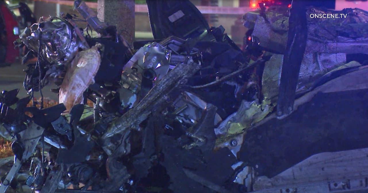 En un amsijo de hierro se convirtió el auto deportivo Mercedez Benz modelo SLK.