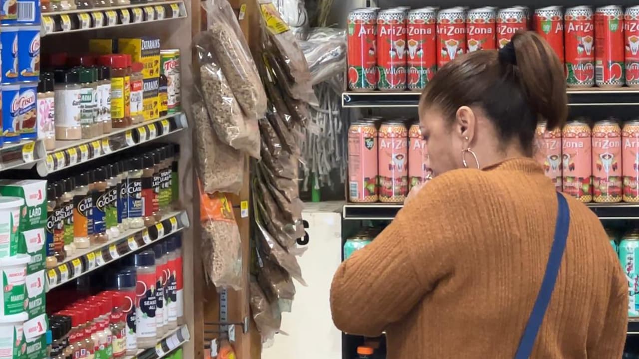 Los beneficios se añaden a la tarjeta Lone Star y es aceptada en cualquier tienda, se usa como tarjeta de crédito o débito.