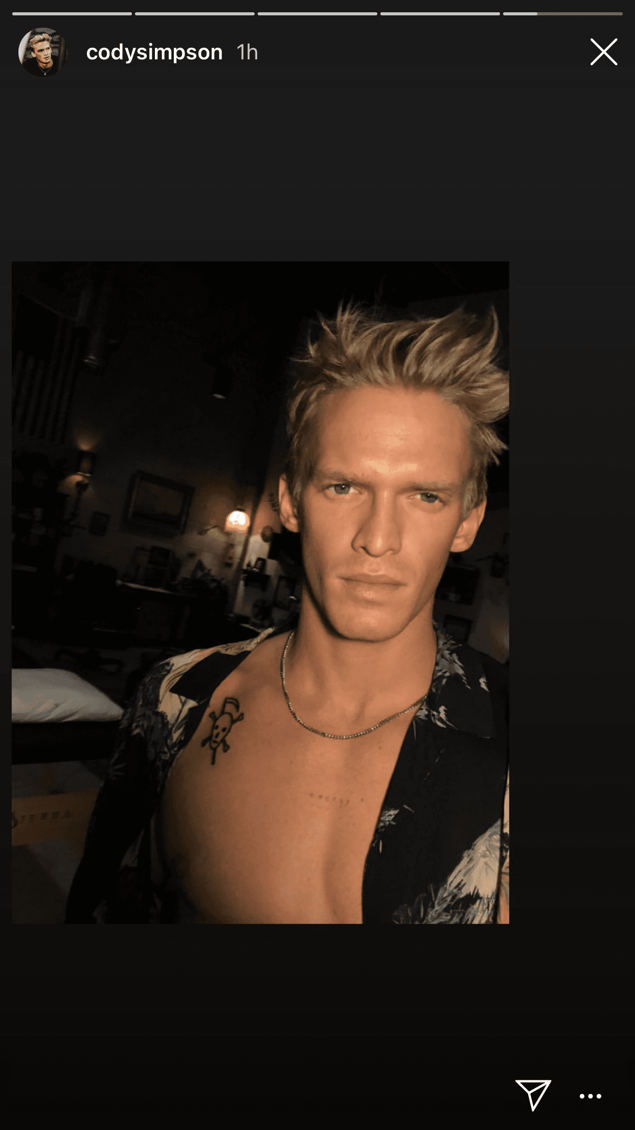 Tanto la pareja como el propio Bassill publicaron en sus cuentas de Instagram fotos de los nuevos tatuajes.