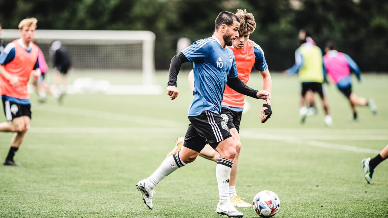 Motivado para un nuevo año, Nicolás Lodeiro ensaya con el plantel de Seattle Sounders FC.