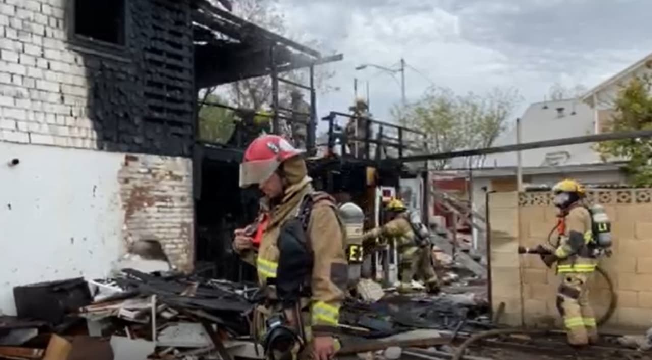 Lograron sofocar las llamas antes de que se extendieran a una vivienda cercana.