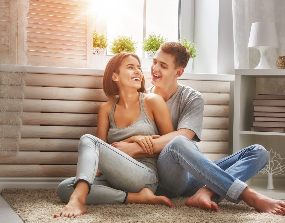 <b>Leo</b>
<br>
<b>Tus expresiones amorosas se matizan con jovialidad</b>
<br>Ahora que el tránsito de Venus ocurre después de terminado tu ciclo de cumpleaños te percatas cómo tu trato personal y tu expresión de sentimientos amorosos tienen un matiz de jovialidad, generosidad y lealtad, y rara vez eres intolerante. Sin embargo, lo que puede inhibir el intercambio de sentimientos más profundos con otra persona es tu necesidad de ser el centro de atención o el deseo de dominar la vida emocional de tu pareja. Cuida ese aspecto de tu relación y tendrás el amor que mereces. La pasión de Leo se desborda con esta energía cósmica y lo que menos pensabas se cristalizará totalmente.