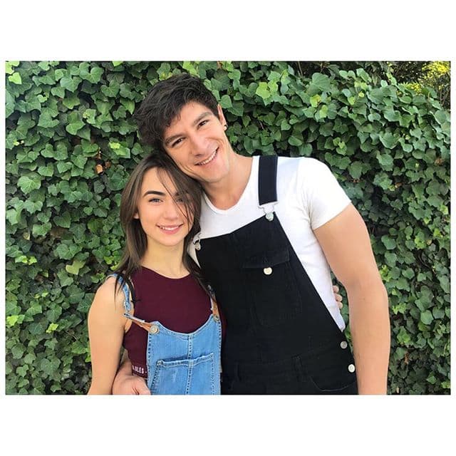 “Estamos felices. Todo suma. Nuestra relación es una cosa muy aparte de la ficción, pero sin duda ese vínculo que tenemos a la hora de conectar en escena nos ayuda. Fue algo casi simultáneo a las grabaciones de la telenovela”, confesó el actor Paco Pizaña a la revista TVyNovelas.