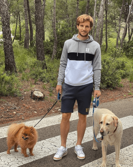 Rakitic tiene dos canes, Nuno y Enzo.