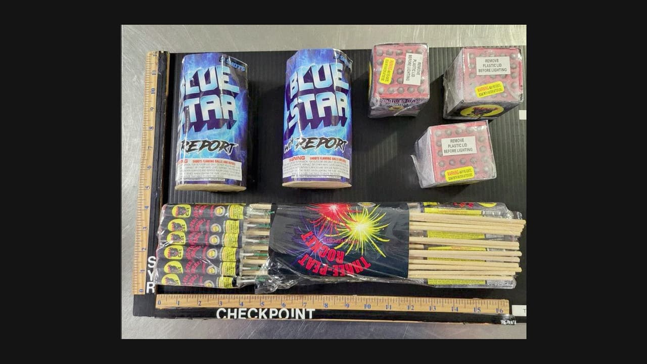 <b>Puesto 3. Fuegos artificiales</b>
<br>
<br>Lugar donde fue encontrado: Aeropuerto Syracuse Hancock Internacional (Nueva York).
<br>
<br>“No hace falta ser un científico de cohetes para saber que esto es un no”, bromeó la agencia.
<br>