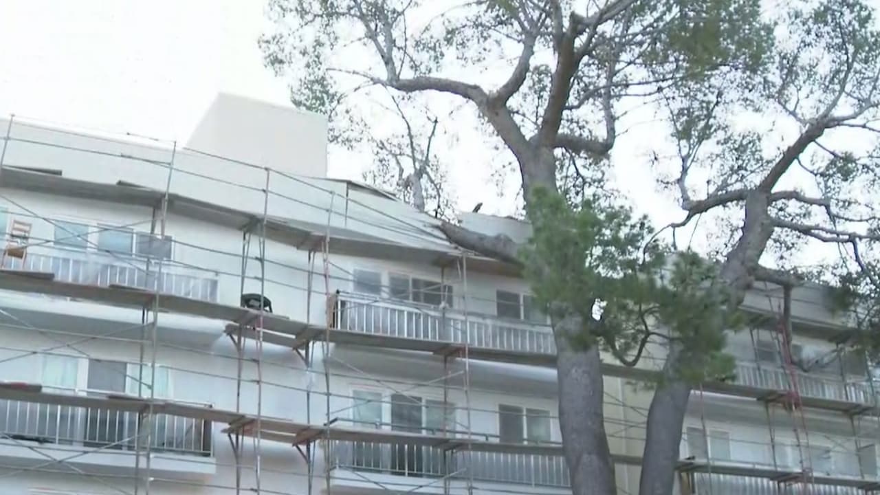 Al menos 35,000 hogares sin energía eléctrica debido a los fuertes vientos en el sur de California