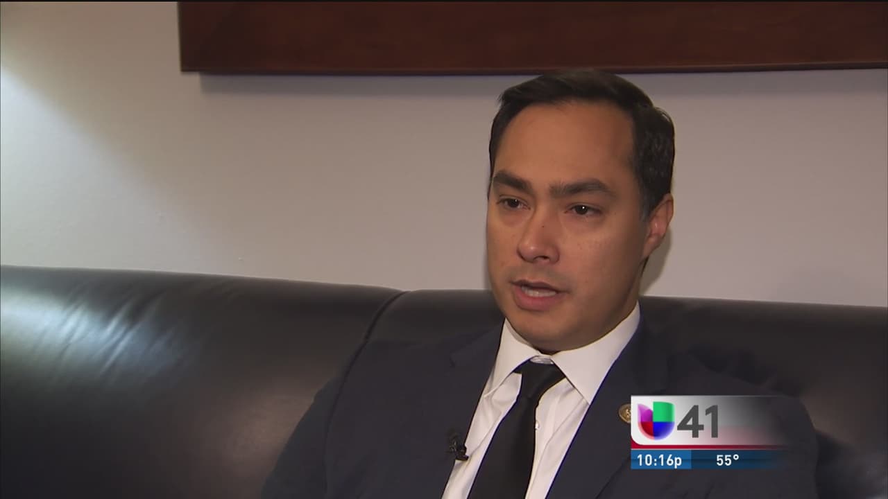 El congresista texano Joaquín Castro afirma que la renuncia de Michael Flynn es solo el primer paso