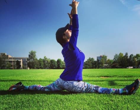 "Primero que nada me he acercado más a mi fe que antes, eso me ha ayudado muchísimo, mi esposo y mis hijos también", declaró a People en Español. Aunque otra de sus pasiones es el ejercicio, como deja claro ella misma en sus redes sociales.